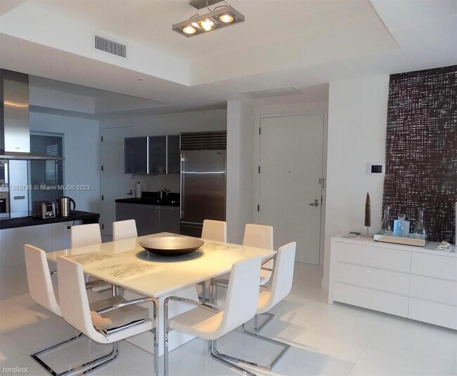 Foto del edificio - 2 br, 2.5 bath Condo - 18201 Collins Ave A...