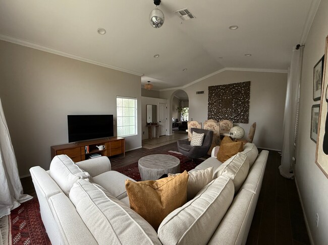 Foto del edificio - 6360 W Aurora Dr