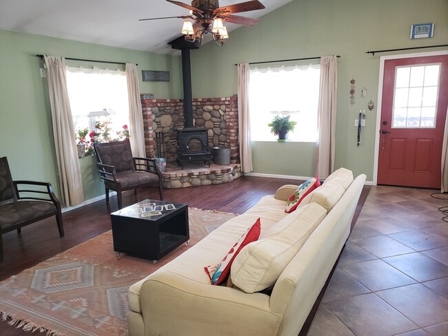 Building Photo - Conveniently Located 2010-Built Big Bear Home