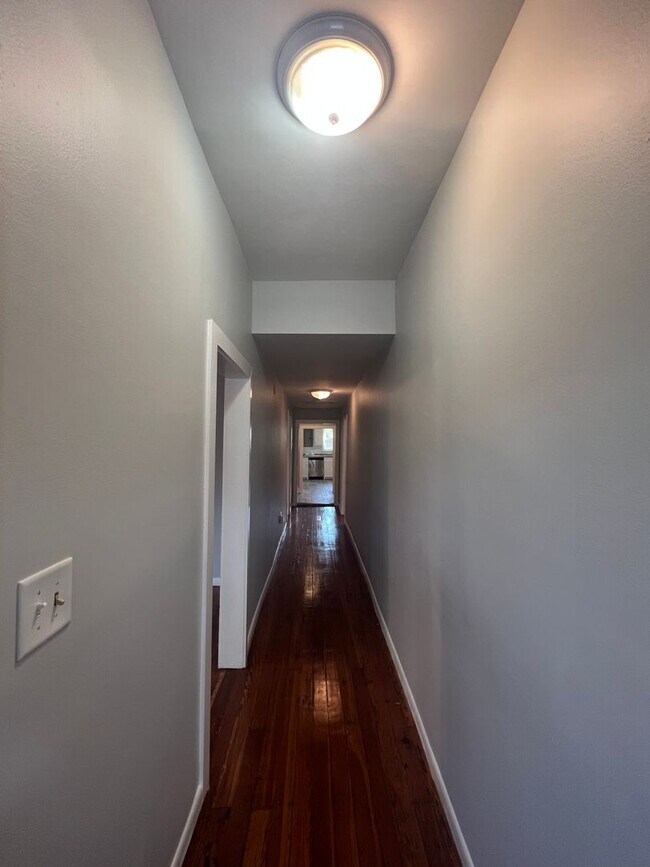 Building Photo - Charming Historic Duplex In the Heart if S...