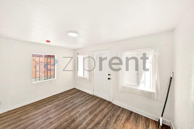 Building Photo - 1737 E 108th St