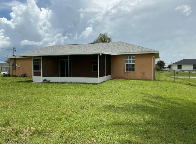 Building Photo - 2614 NE 20th Ave