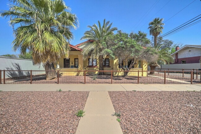 Building Photo - 1121 N 5th St