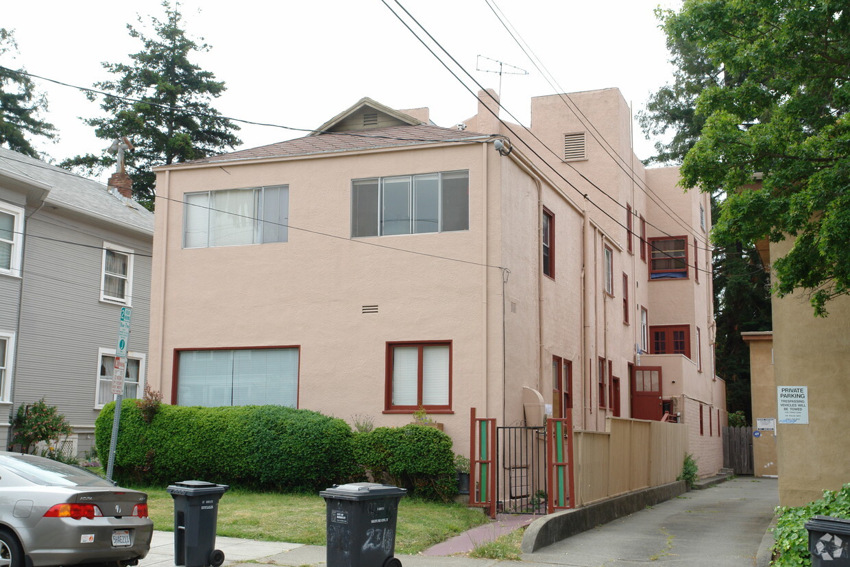 Building Photo - 2318 Ward St