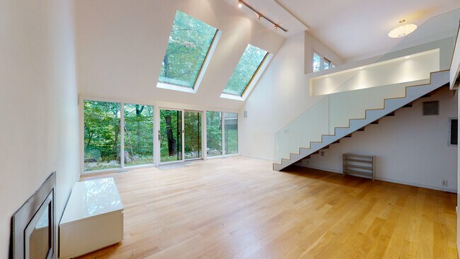Building Photo - 76 Millertown Rd