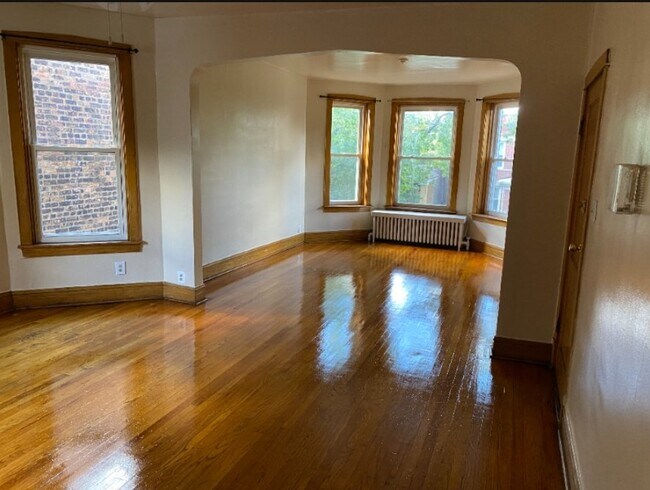 Foto del edificio - 5939 S Maplewood Ave