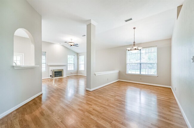 Foto del edificio - 15019 Trumpet Vine Ln