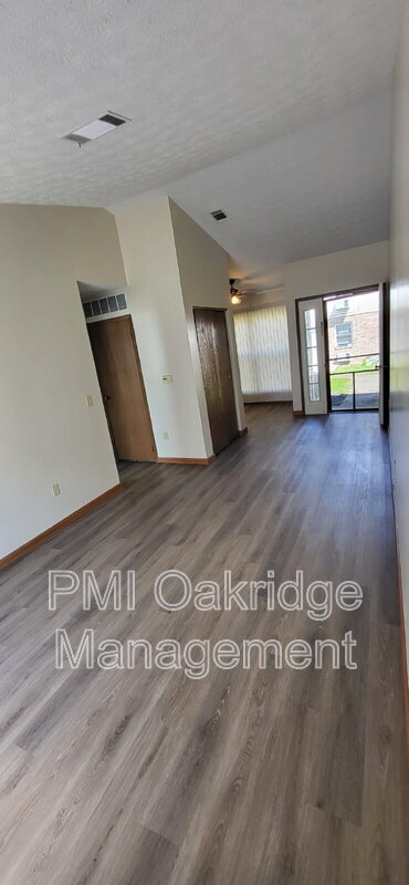 Foto del edificio - 151 Bevonne Ct