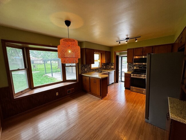 Building Photo - 2333 Hanover Dr