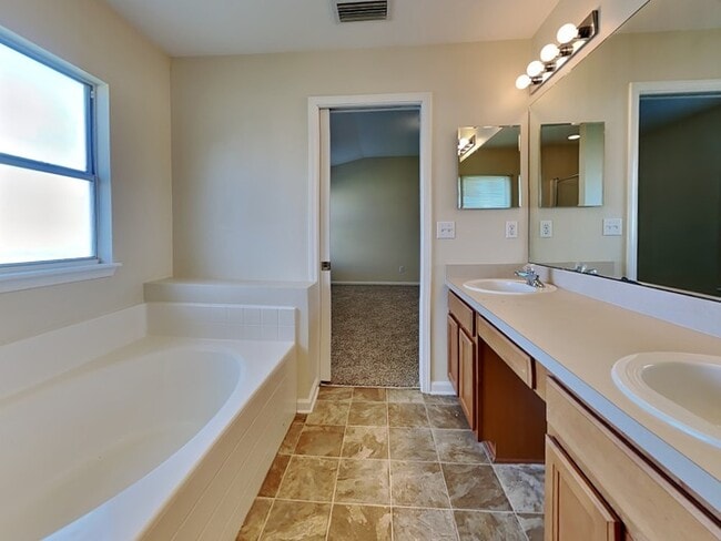 Building Photo - 134 Perry Creek Dr