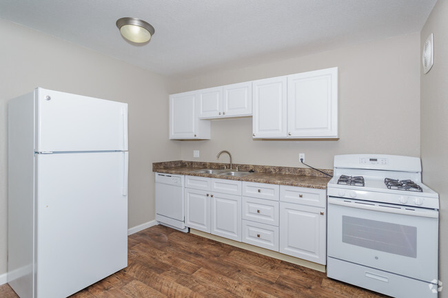 2BR, 1BA - 870 SF - Sunridge Apartments