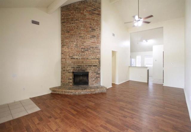 Building Photo - 302 Bluegrass Ln