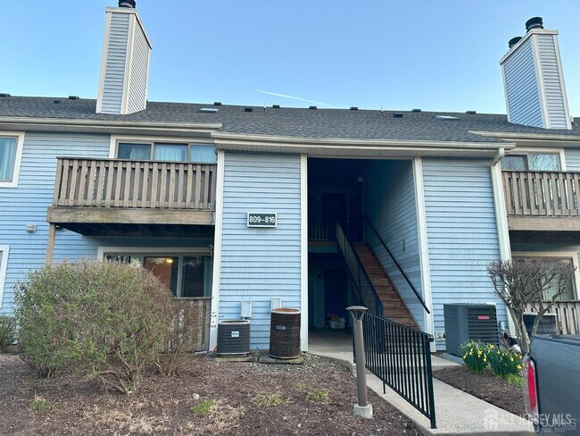 Building Photo - 815 Aspen Dr
