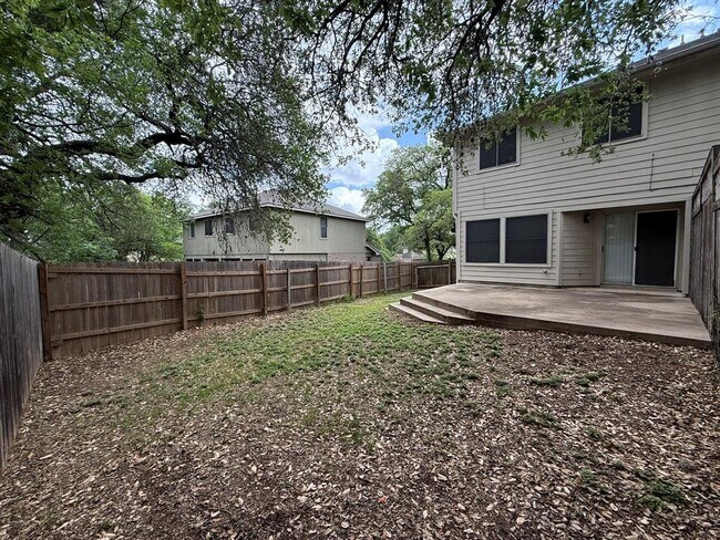 Foto del edificio - 2304 Granberry Dr