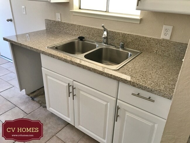 Building Photo - APPLY FOR THIS BEAUTIFUL HOME TODAY! (Avai...