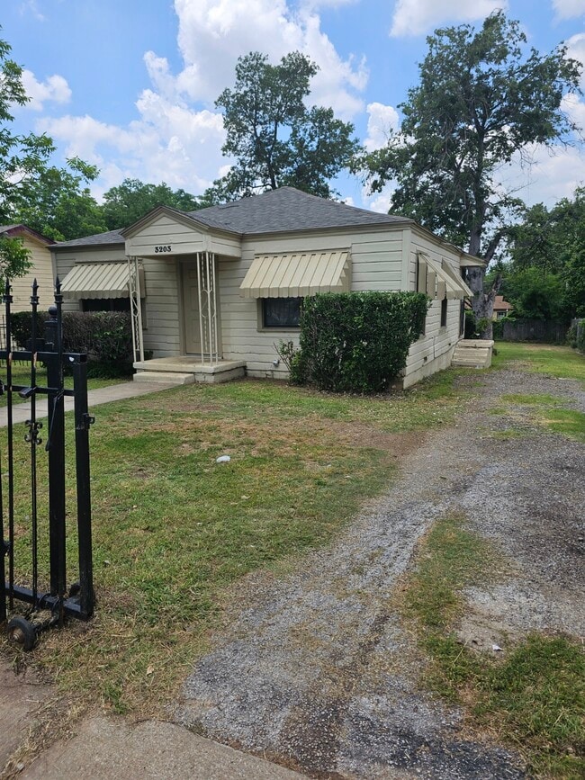Building Photo - 3203 Hale Ave