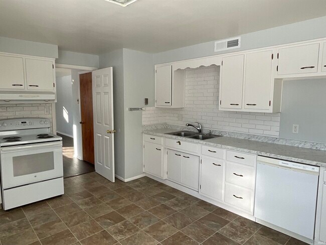 Foto del edificio - 7316 Riverton Dr