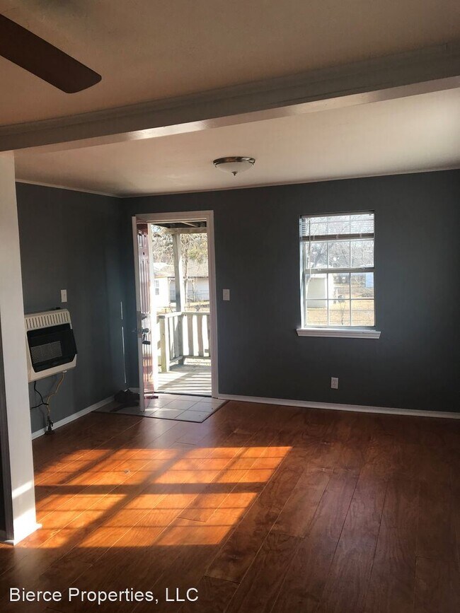 Building Photo - 1 br, 1 bath House - 425 1/2 W. 10th