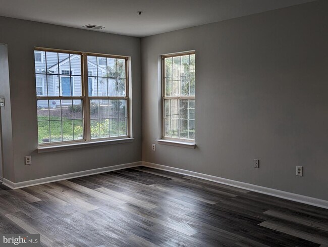 Building Photo - 1076 Spring Valley Ct