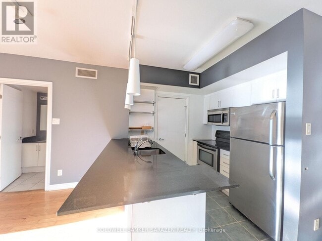 Building Photo - 200 Rideau St