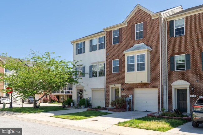 Building Photo - 715 Raven Green