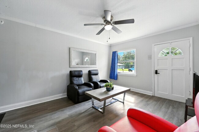 Foto del edificio - 355 Wildwood Ln