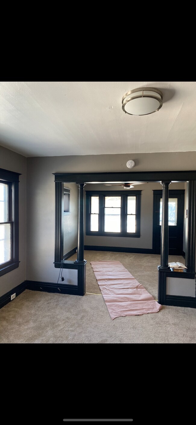 Foto del edificio - 857 N Goodman St