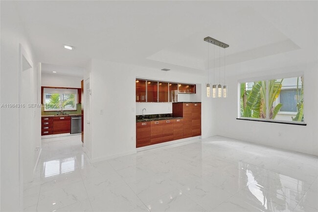 Building Photo - 10065 Bay Harbor Terrace