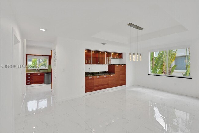 Foto del edificio - 10065 Bay Harbor Terrace