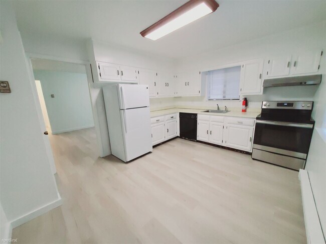 Building Photo - 1 br, 1 bath Condo - 76 Columbus Pl Unit 2