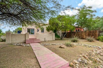 Building Photo - 2401 E 6th St