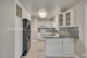 Building Photo - 786 E 350 N