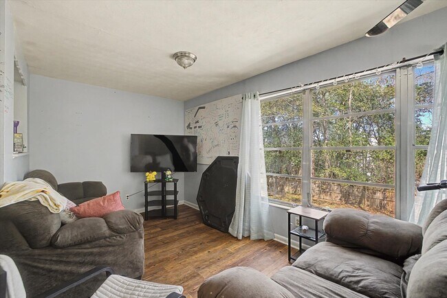 Building Photo - 233 Westridge Dr