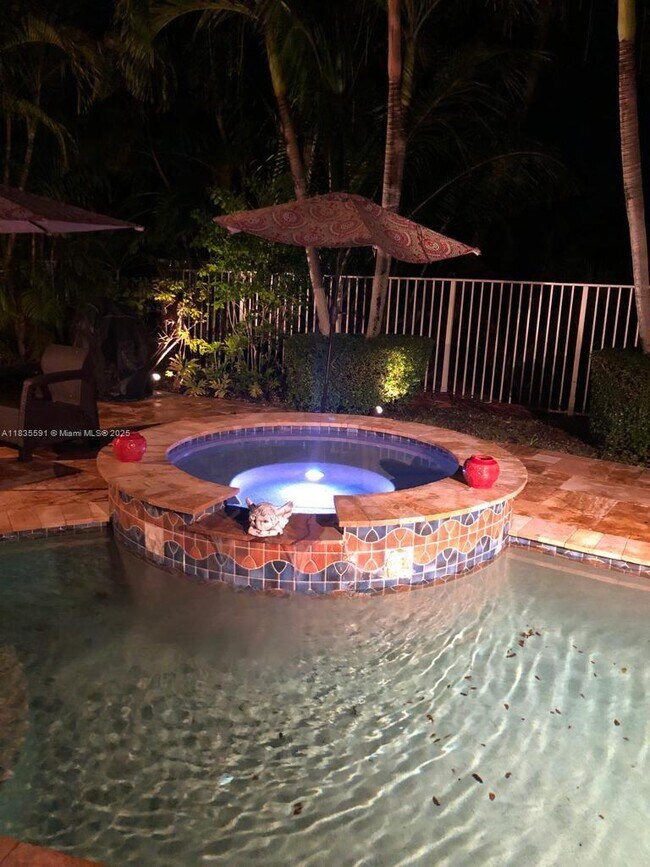 Building Photo - 16621 Royal Poinciana Dr