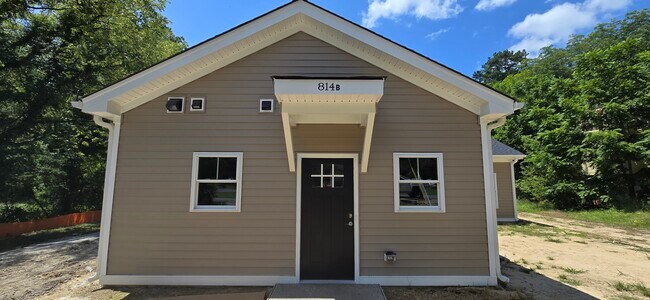 Foto del edificio - 814 Jackson Dr