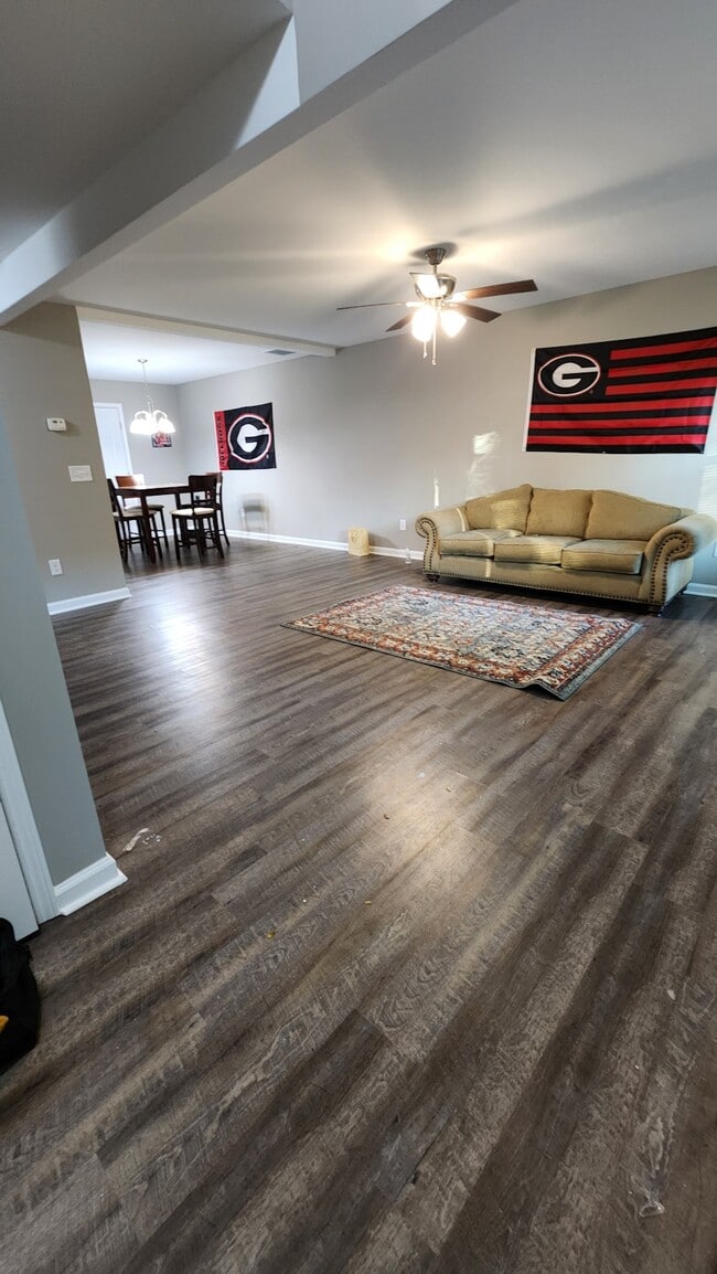 Building Photo - 362 Washington Dr