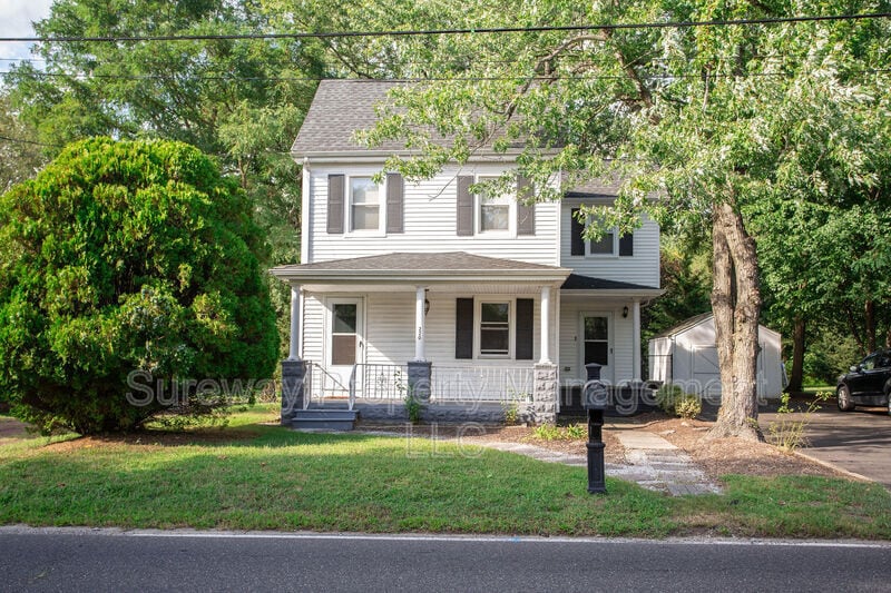Primary Photo - 220 N Locust Ave