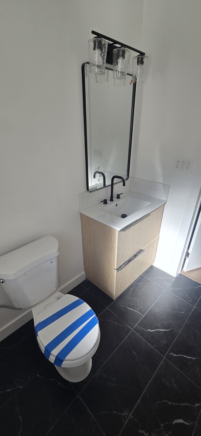 Foto del edificio - 1802 Los Encinos Ave