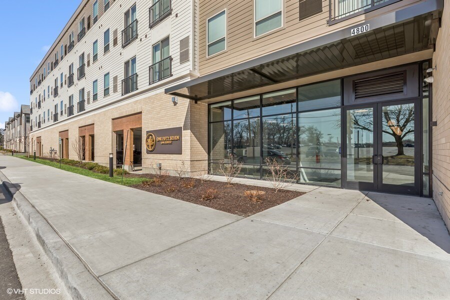 Foto principal - 4800 157th St