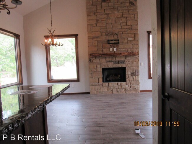 Building Photo - 2 br, 2 bath House - 521 NW Eagles Landing...