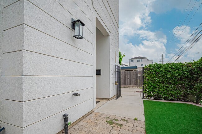 Building Photo - 4318 Center St