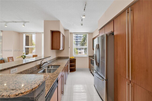 Foto del edificio - 2080 S Ocean Dr