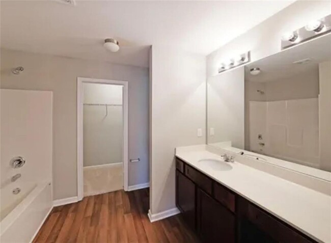 Building Photo - 677 Holly Springs Ct