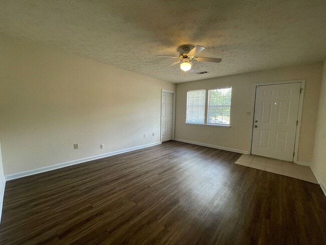 Building Photo - PRE-LEASING FOR AUGUST 2026!