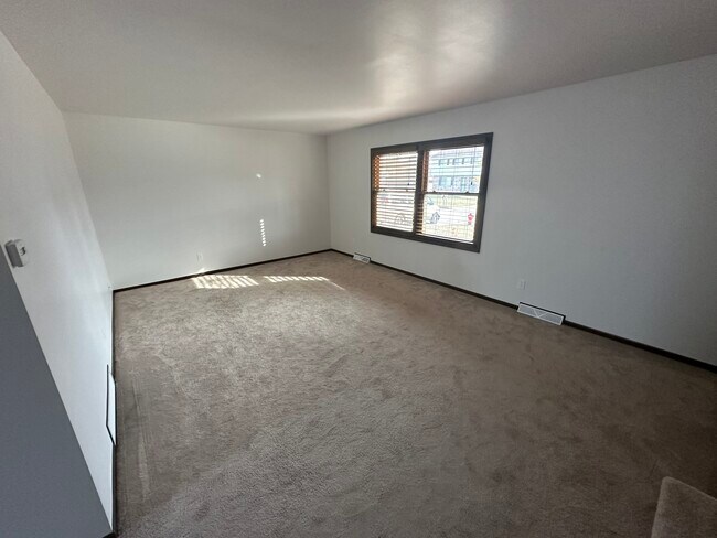 Large living room - 3202 W Alvina Ave