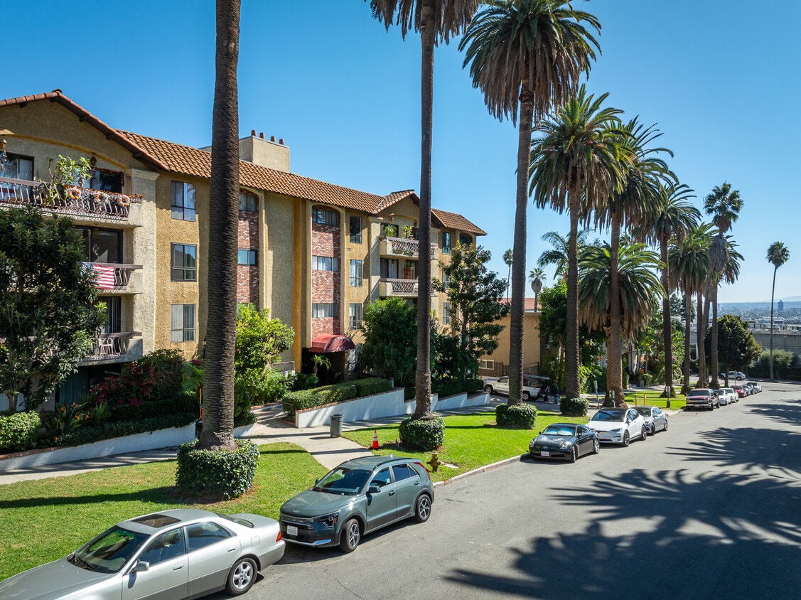 Foto principal - 1730 Camino Palmero St