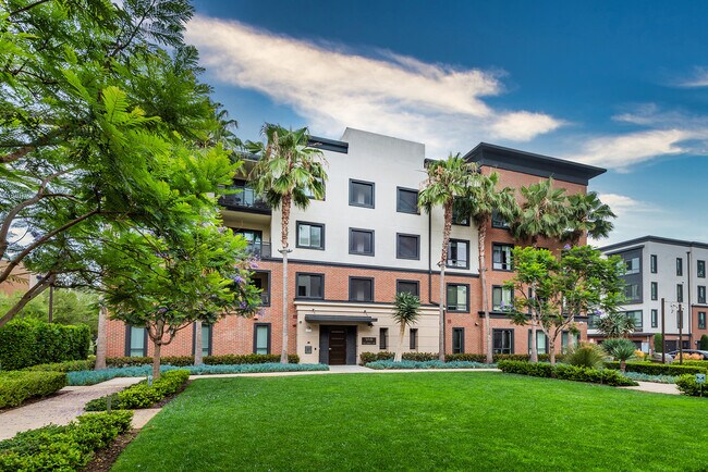 Building Photo - 12518 W Fielding Cir