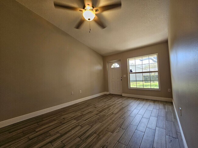 Building Photo - Charming 2-Bedroom, 2-Bath Condo with Private End-Unit Location!