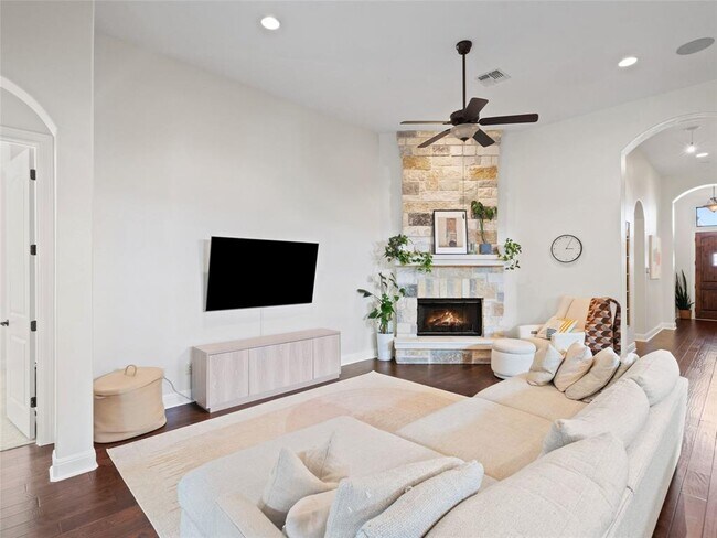 Building Photo - 403 Indianwood Dr