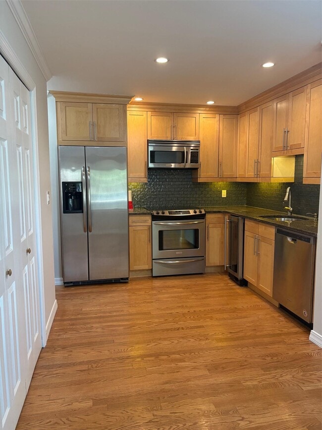 Building Photo - 221 Springmeadow Dr